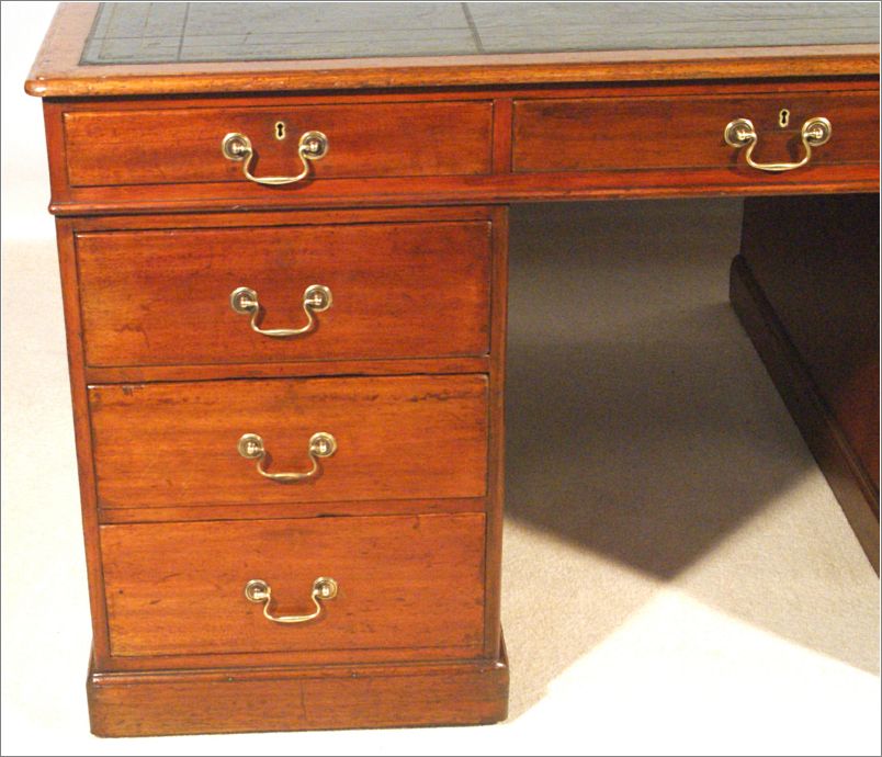 1033 Left hand pedestal